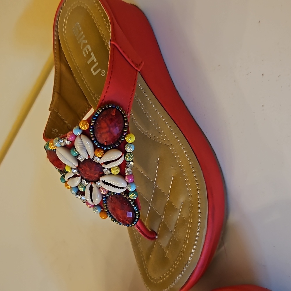 Red platform sandal - Picture 2 of 4